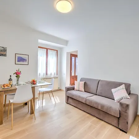 Apartment Red House: Beachfront Terrace & Private Beach - Happy Rentals Baveno