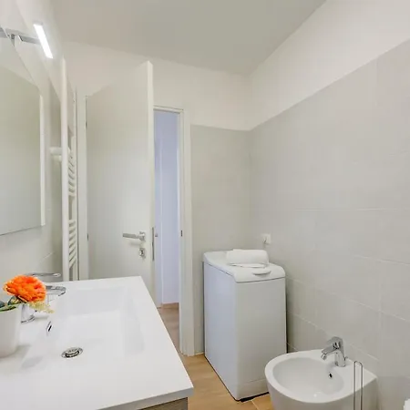 Red House: Beachfront Terrace & Private Beach - Happy Rentals