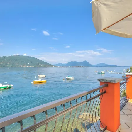 Apartment Red House: Beachfront Terrace & Private Beach - Happy Rentals Baveno