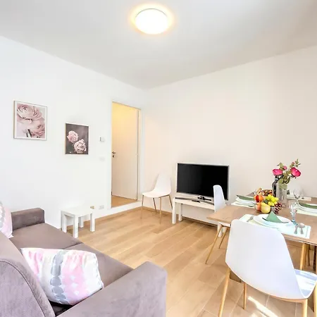 Red House: Beachfront Terrace & Private Beach - Happy Rentals Apartment Baveno