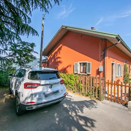 Red House: Beachfront Terrace & Private Beach - Happy Rentals Apartment *