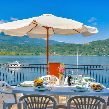 Red House: Beachfront Terrace & Private Beach - Happy Rentals * Baveno