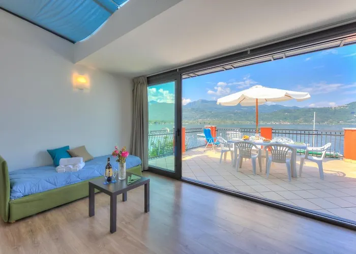 Red House Terrace Private - Happy Apartament Baveno