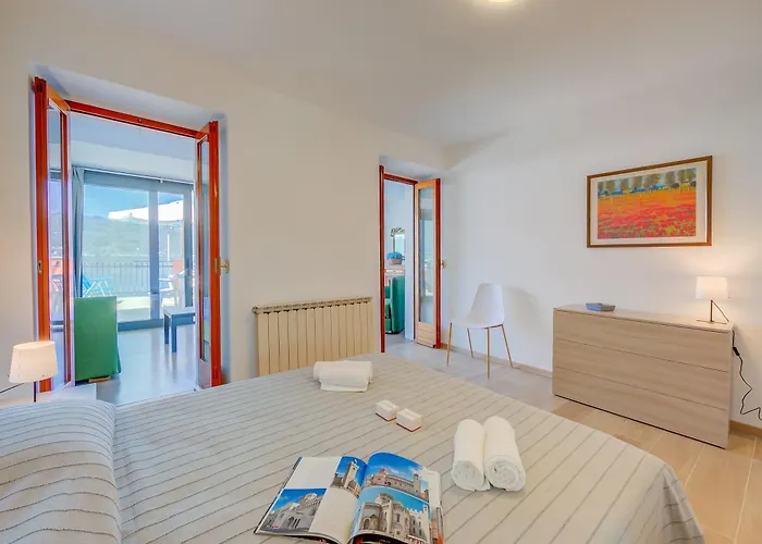 Red House Terrace Private - Happy