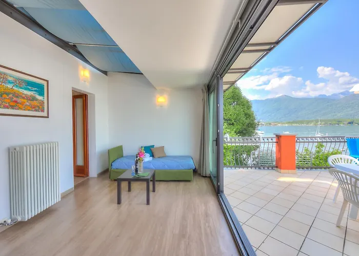 Red House Terrace Private - Happy *